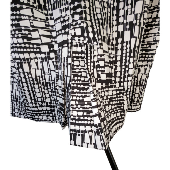 Worthington Womens 18 Black White Skirt Geometric Black Shiny Belt Back w Pleat - Picture 9 of 9